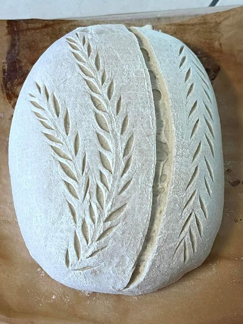 Bread Scoring Patterns Easy, Sourdough Christmas, Bread Scoring Patterns, Sourdough Scoring, Dough Ideas, Bread Scoring, Homemade Sourdough Bread, Artisan Bread Recipes, Sourdough Starter Recipe