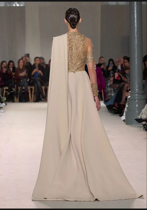 Fashion Designer Dress, Elie Saab Haute Couture, Haute Couture Looks, Golden Dawn, Haute Couture Gowns, Elie Saab Spring, Ready To Wear Fashion, Elie Saab Couture, High Fashion Dresses