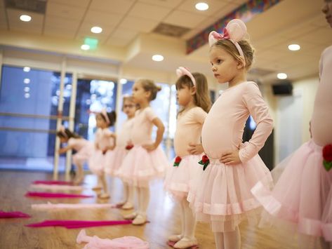 Preschool Ballet Lesson Plans, Preschool Ballet Activities, Pre Ballet Class Ideas, Preschool Dance Class Ideas, Baby Ballet Class Ideas, Choreography Tips, Ballet For Kids, Preschool Ballet, Ballet Games