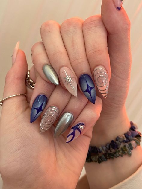 Aura Nails With Silver, Metallic Aura Nails, Aura And Chrome Nails, Aura Nails With Chrome, Chrome Y2k Nails + Charms, Stiletto Nails, Nail Salon, Nail Inspo, Aura