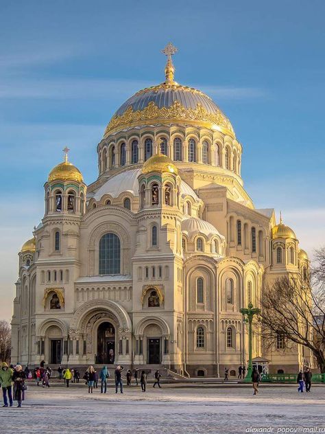 Kronstadt Naval Cathedral in Saint Petersburg, Russia. Residence Architecture, Architecture Cool, Byzantine Architecture, Russian Architecture, Cathedral Architecture, Sacred Architecture, Religious Architecture, Old Churches, Cathedral Church