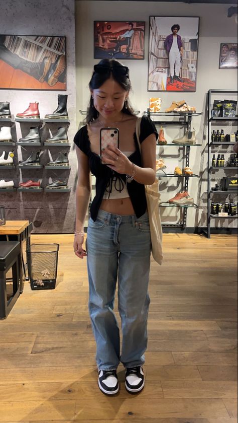 Dunk Lows Outfit, White Low Rise Jeans, Nike Dunks Outfit Woman, Dunk Low Outfit Women, Nike Dunk Outfit, Dunks Black, Nike Dunks Outfit, Dunks Outfit Woman, Dunk Outfits