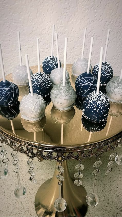 Blue And Silver Cake Pops, Navy Blue Cake Pops, Royal Blue Cake Pops, Blue And White Cake Pops, Blue And Silver Cake, Blue Cake Ideas Birthday, Silver Cake Pops, Elegant Cake Pops, Blue Cake Pops