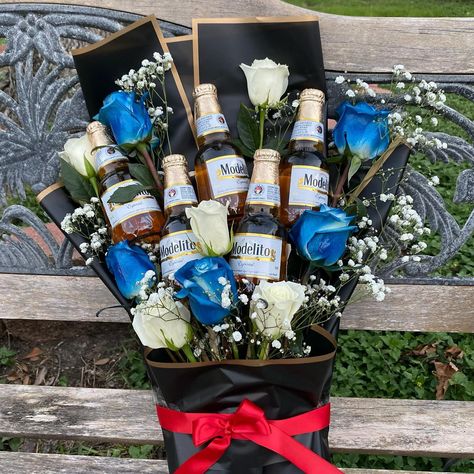 Modelo Beer bouquet 🍻⭐️ • • • • • #giftforhim #giftsformen #fathersday #fathersdaygifts #fathersdaygiftidea #florist #florista #georgia #geroguaflorist #norcross #norcrossga #smallbusiness #corona #coronaextra #coronita #coronitas #redroses included - #explorer #repost #explorepage #likesforlike #inspo #crochetroses #crochet #flowerstagram #flowers #like Drink Bouquet, Beer Flower, Beer Bouquet, Modelo Beer, Crochet Rose, Quince, Gifts For Men, Tequila, Fathers Day Gifts