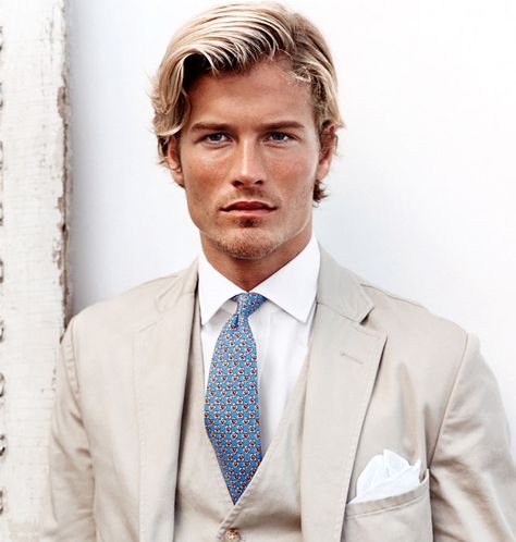 pale and tan in perfect harmony . . . Blonde Male Models, Blonde Man, Khaki Suit, Men Blonde Hair, Tan Suit, Beige Suits, Blonde Guys, Sharp Dressed Man, Groom Suit