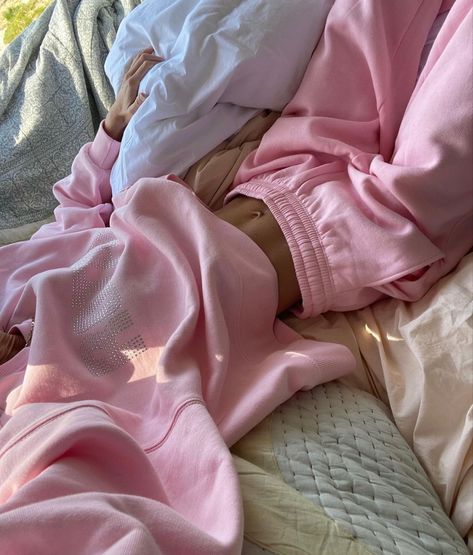 #summer #pink #aesthetic #comfy #selfcare #fashion #ootd #outfits Mathilde Augusta, I See Everything, Sunday Ideas, Morning Swim, The Sound Of Silence, My Core, Sweat Set, Fit Ideas, Cold Weather Outfits