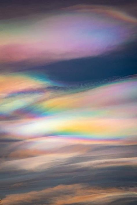 Nacreous Clouds/Polar Stratospheric Polar Clouds/Rainbow Clouds | Formed when polar atmosphere is -121F, the threshold for formation of tiny ice crystals that diffract sunlight to produce "mother-of-pearl" (nacreous) colors Iridescent Clouds, Discord Banner Ideas, Clouds Rainbow, Magical Nature, Rainbow Clouds, Live Your Dreams, Pretty Nature, Ice Crystals, Discord Banner