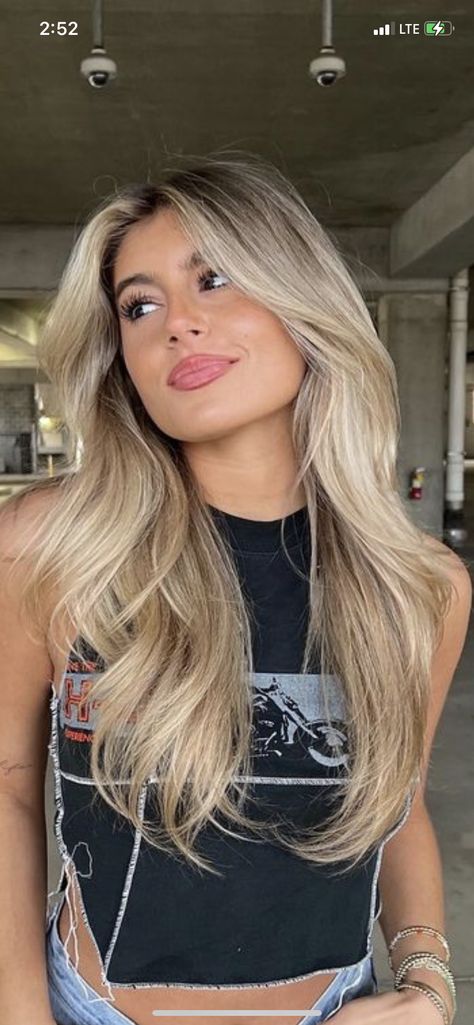 Dark Roots Blonde Hair Balayage, Blonde Hair With Roots, Summer Blonde Hair, Blonde Hair Brown Eyes, Dark Roots Blonde Hair, Dirty Blonde Hair, Honey Blonde Hair, Blonde Hair Inspiration, Balayage Hair Blonde