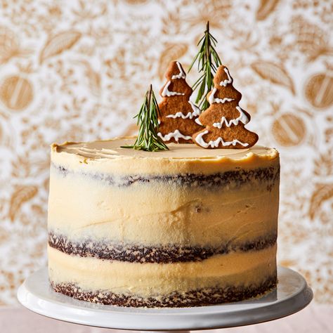 French Christmas Desserts, Gingerbread Dessert Recipes, Craftsman Shutters, Modern Curb Appeal, Gingerbread Dessert, Latte Cake, Hanukkah Desserts, Norwegian Recipes, Christmas Eats