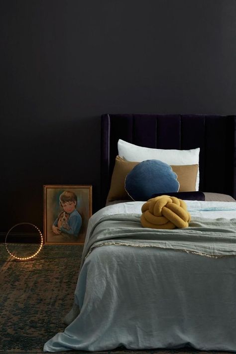 Incy Interiors, Room For Kids, Velvet Furniture, Eclectic Bedroom, Blue Room, Velvet Bed, Bedroom Black, Dark Interiors, Bedroom Vintage