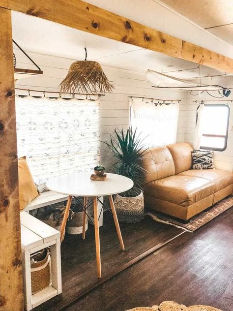 Rv Renovation Ideas, Rv Decorating Ideas, Rv Living Room, Rv Decorating, Zelt Camping, Rv Interior Remodel, Camper Interior Design, Camper Trailer Remodel, Rv Renovation