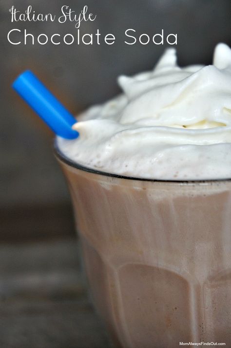 Italian Style Chocolate Soda Recipe - Kids love chocolate milk sodas! Chocolate Soda Recipe, Best Summer Dinner Recipes, Chocolate Soda, Freezer Desserts, Cold Snacks, Italian Cream Soda, Summer Dinner Recipes, Meals Kids Love, Float Recipes