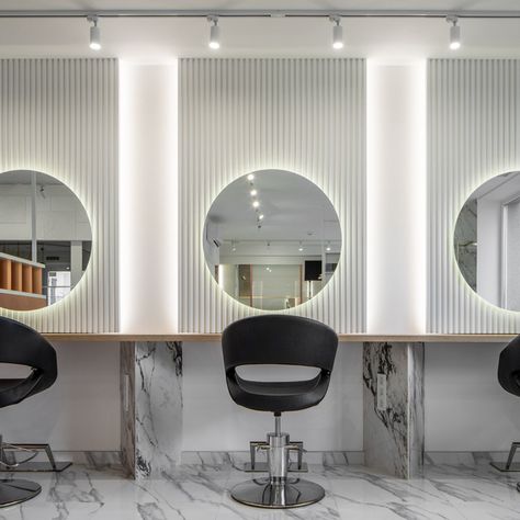 Salon Lighting Ideas, Parlour Design, Blob Mirrors, Salon Lighting, Salon Mirrors, Bright Furniture, Beauty Salon Furniture, Hair Salon Design, Hair Salon Interior