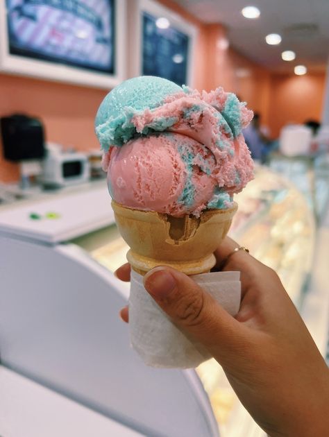 Cotton Candy Asethic, Cotton Candy Ice Cream Aesthetic, Cotton Candy Ice Cream, Cotton Candy Aesthetic, Food Flatlay, Summer Ice Cream, Italian Ice, Ice Cream Candy, Cream Aesthetic