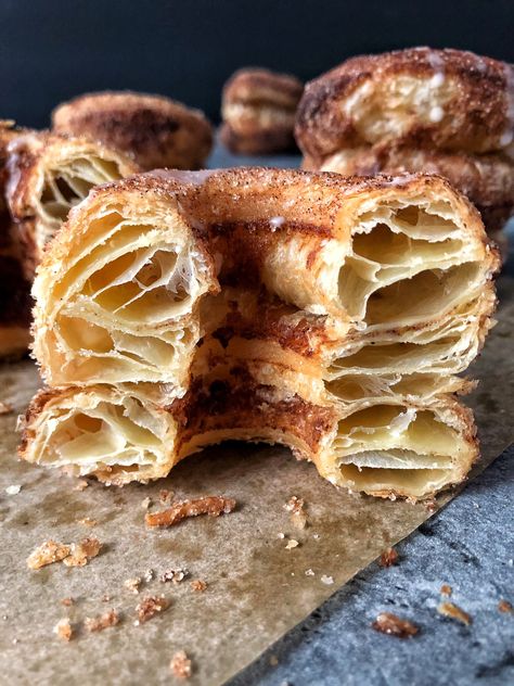 Puff Pastry Doughnut Recipe, Cruffins With Puff Pastry, Puff Pastry Croissant, Cronut Recipe, Cruffin Recipe, National Doughnut Day, Homemade Croissants, Puff Pastry Desserts, Cronut