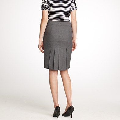 In-box skirt in Super 120s Straight Skirt Styles, Skirt Styles, Skirt Inspiration, Business Skirt, Corporate Wear, Work Dresses For Women, Women's Skirts, Straight Skirt, Box Pleats