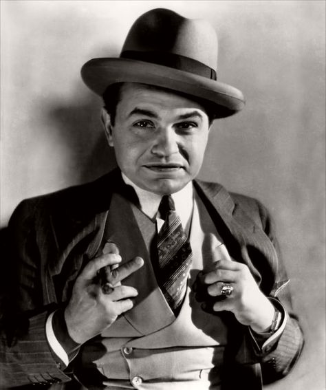 Vintage: Little Caesar (1931) | MONOVISIONS Edward G Robinson, Old Hollywood Actors, Bogart And Bacall, Jane Russell, Noir Movie, Gene Kelly, Mae West, Hooray For Hollywood, Actrices Hollywood