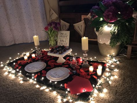 Home Date Decor Ideas, Dinner Date Decoration Ideas, Room Decor For Date Night, Romantic Day Date Ideas, Simple Surprises For Husband, Date Setup At Home, Dinner At Home Date Night Decor, Surprise Home Date Night, Valentine’s Day Surprise