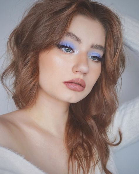 kärol on Instagram: “pastel blue and black wing is THE perfect combo ☁️ . FACE: @nyxcosmetics_baltics Tinted Skin Veil "Nude" @nyxcosmetics_baltics Born To Glow…” Baby Blue Makeup Looks, Makeup Azul, Lash Princess Mascara, Make Azul, Born To Glow, Blue Makeup Looks, Girly Makeup, Eye Makeup Steps, Creative Eye Makeup