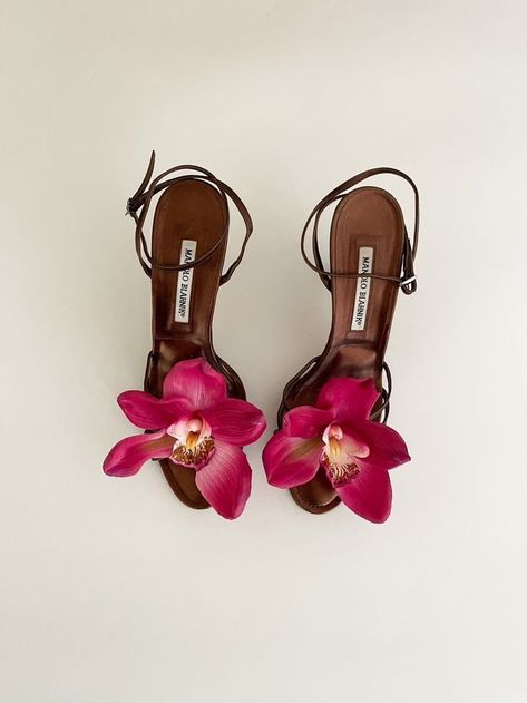 Manolo Heels, Fashion Png, Flower Heels, Manolo Blahnik Heels, Shoes Heels Classy, Floral Heels, Classy Shoes, Flower Shoes, Heels Outfits