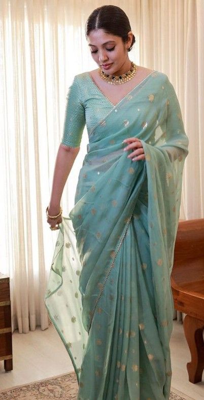 Convocation Outfit, 50 Blouse Designs, Cotton Saree Blouse Designs, Trendy Outfits Indian, Simple Saree Designs, Lehenga Designs Simple, Fashionable Saree Blouse Designs, Fancy Sarees Party Wear, Silk Saree Blouse Designs