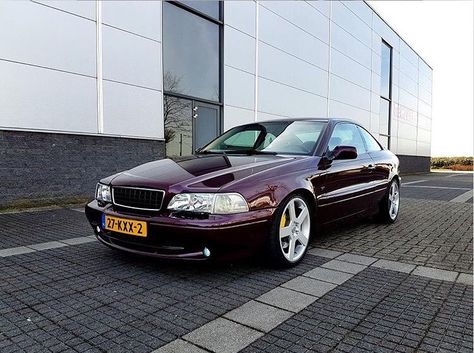 The Volvo Collaboration (@thevolvocollaboration) no Instagram: "Photo by @michelponse of a modified C70 coupe! #Volvo #C70 #coupe #hardtop #VolvoCoupe #modified…" Volvo Coupe, Volvo C70 T5, Volvo V70r, Volvo Estate, Volvo 850, Volvo C70, Volvo C30, Volvo Cars, Volvo S60