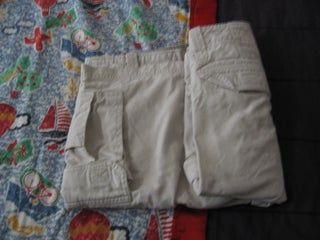 How To Fold Cargo Shorts, Folding Mens Shorts, How To Fold Mens Shorts, How To Fold Shorts, Air Force Bmt, Clothing Organization, Basic Military Training, Mens Sweat Shorts, Mens Jean Shorts