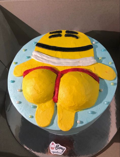 Minion Cake Funny, Minion Buttcheek Cake, Shared Birthday Cake Ideas, Funny Cake Designs Hilarious, Cake Decorating Ideas Funny, Cake Memes Funny, Bday Cake Funny, Funny Cakes To Make, Funny Baking Ideas