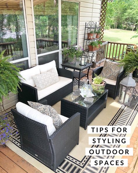 Outdoor Furniture Layout, Deck Furniture Layout, Patio Furniture Layout, Small Outdoor Patios, Outdoor Patio Ideas, Cozy Patio, Patio Inspiration, Porch Furniture, Outdoor Rugs Patio