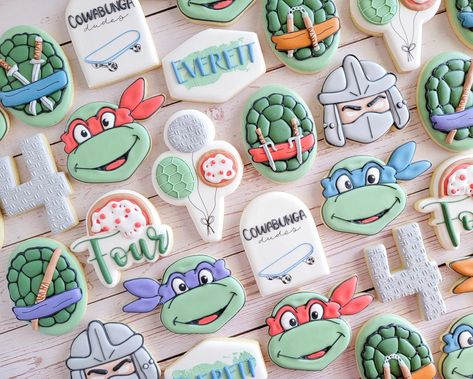 Teenage Mutant Ninja Turtle Cookies, Tmnt Cookies, Ninja Turtle Cookies, Thomas Birthday Parties, Christmas Sugar Cookies Decorated, Cowabunga Dude, Tmnt Birthday, Cartoon Cookie, Ninja Turtles Birthday Party