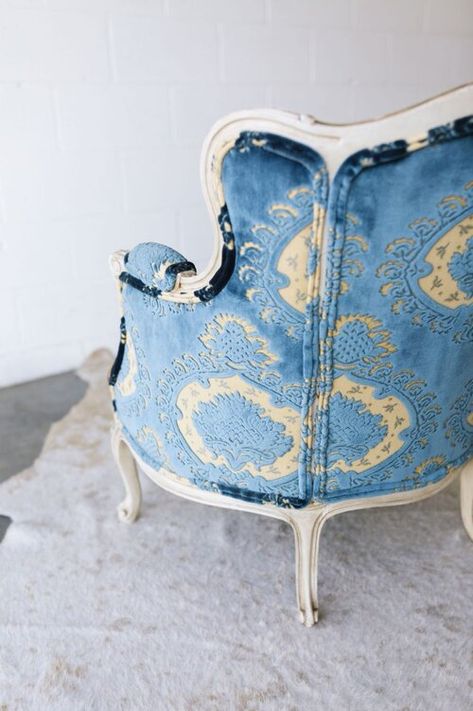 Giverny French Bergere Armchair — Los Angeles Event Rentals | Provenance Rentals Blue Upholstered Chair, Vintage High Chairs, Velvet Settee, Bergere Armchair, Victorian Sofa, Velvet Tufted Sofa, Parlor Chair, Art Deco Sofa, French Arm Chair