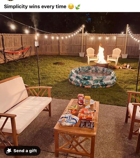 Backyard Light Post, Backyard Patio Designs Lights, Simple Backyard Furniture Ideas, Backyard Set Up Ideas, Backyard Easy Ideas, Backyard Get Together Ideas, Backyard Party Adults, Renting Backyard Ideas, Lit Up Backyard