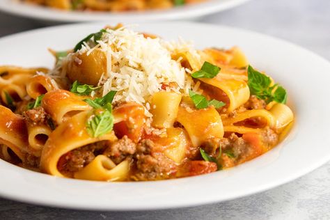 Marania Sauce, Giada Bolognese Recipe, Giadzy Recipes, Giada Pasta, Traditional Bolognese, Giada De Laurentiis Recipes, Giada Recipes, Bolognese Recipe, Bolognese Sauce