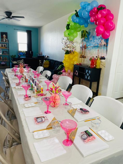 Paint And Sip Party Decor, Paint Sip Party Decorations, Galentines Sip And Paint, Paint And Sip Table Decor, Craft Birthday Party Ideas Adults, Sip And Paint Set Up, Paint And Sip Decor, Paint And Sip Birthday Party Ideas, Puff And Paint Party Ideas