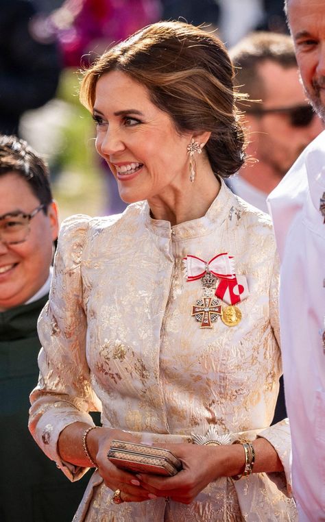 Queen Mary’s Polar Bear Brooch (and Gala Diamonds!) in Chilly Greenland Queen Mary Jewellery, Old Ball Gowns, King Queen Princess, Kroonprinses Mary, Princess Marie Of Denmark, Sophisticated Outfits, Danish Royal Family, Danish Royals, Royal Princess