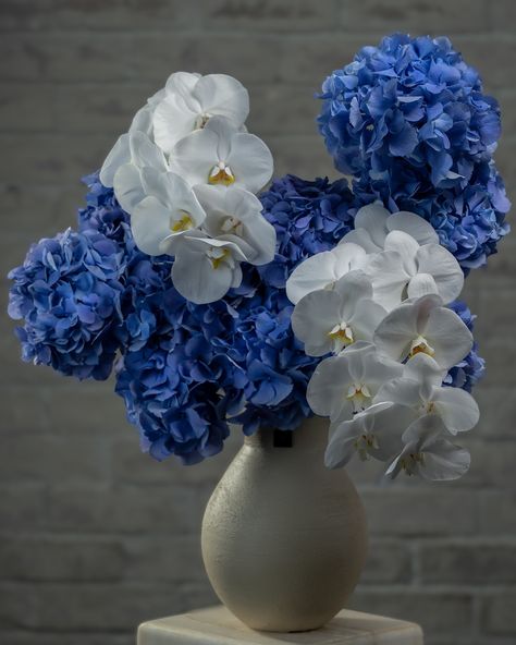 Blue Orchid Bouquet, Flower Table Decorations, Flower Table, Absolutely Fabulous, July 11, Wedding Guide, Table Flowers, Blue Flower, Floral Arrangement