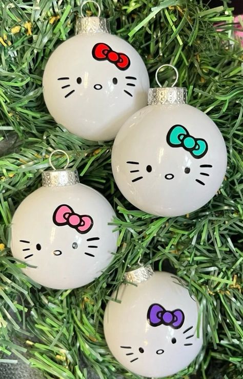 Hello Kitty Ornaments Set Hello Kitty Ornaments, Hello Kitty Christmas Tree, Diy Hello Kitty, Kitchen Christmas Gifts, Kitty Christmas, Friend Ornament, Hello Kitty Christmas, Hello Kitty Pictures, Handmade Ornaments