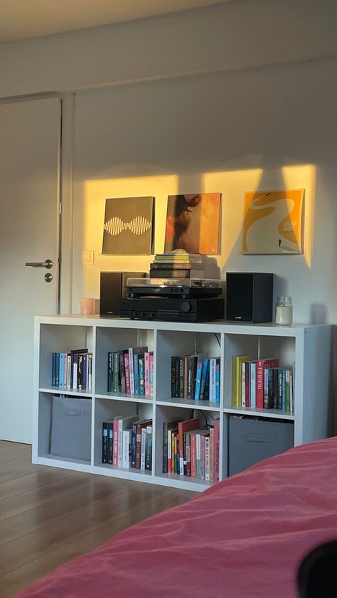 Book Shelf Under Tv, Bookshelf Under Tv, Messy Bookshelf Aesthetic, Vinyl Bookshelf, Bookshelf Tv Stand, Shelf Under Tv, Bookshelves Aesthetic, University Rooms, Bookshelves With Tv