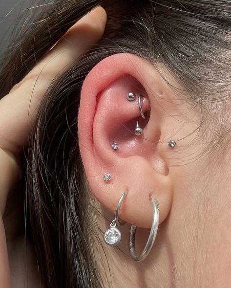 Ear Combinations Piercing Ideas, Forward Helix Daith, Moon Conch Piercing, Anti Tragus Hoop, Ear Tragus Piercing, Anti Tragus Piercing Jewelry, Double Conch Piercing Ideas, Surface Ear Piercing, Whole Ear Piercing