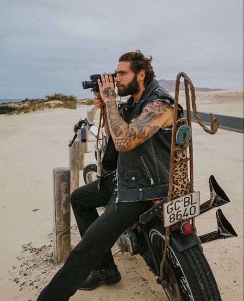 Biker Guy Outfit, Biker Fashion Aesthetic, Mechanic Guy Aesthetic, Men’s Biker Style, Biker Men Outfit, Topsider Outfit Men, Western Rock Aesthetic, Topsider Outfit, Biker Fashion Men