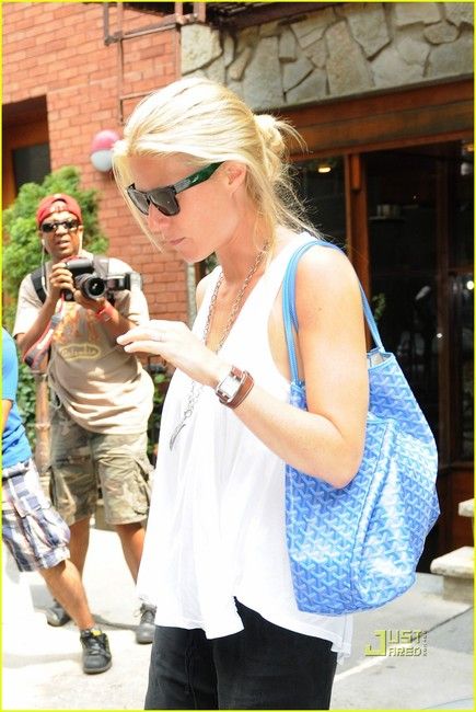 gwyneth paltrow Hermes Cape Cod watch White Flowy Top, Hermes Watch, Scene Stealer, Faith Hill, Goyard Bag, Soho Nyc, Style Steal, Gwyneth Paltrow, Style Crush