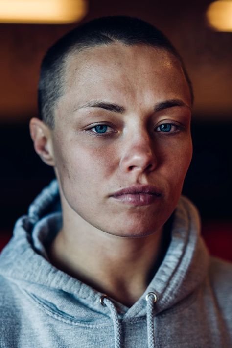 After stunning Joanna Jedrzejczyk at UFC 217 last November, Namajunas looks to defend her strawweight title in Brooklyn at UFC 223 on Saturday. Rose Mma, Skin Reference, Thug Rose, Joanna Jedrzejczyk, Mma Motivation, Rose Namajunas, Mma Videos, Mma Workout, Ufc Women