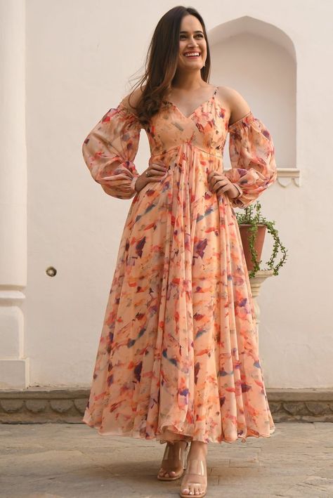 Plazo Dress, Gharara Designs, Teenage Dress, Coral Bells, Frock Fashion, Casual Indian Fashion, Long Dress Design, Indian Gowns Dresses, Kurti Designs Party Wear