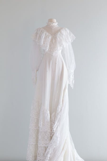 Victorian Inspired Wedding, Lace Balloons, 1970s Wedding, Vintage Clothing Boutique, Vintage Wedding Dresses, Lace Wedding Gown, Old Fashion Dresses, Gown Inspiration, Alfred Angelo