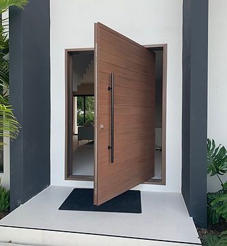 Impact Pivot Doors Entrance Steps Design, Main Entrance Design, Pivot Doors Entry, Main Door Design Ideas, Entrance Steps, Foyer Design Ideas, Villa Marrakech, Entrance Foyer Design, House Main Door