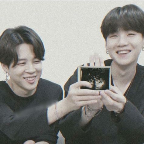 Jimin Pregnant Fanart Yoonmin, Yoonmin Edit, Yoonmin Fanart, Father And Baby, Bts Jungkook Birthday, Jimin Fanart, Bts Jimin Funny, Bts Korea, The Memories