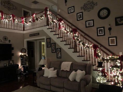 19 Stunning Christmas Staircase Decoration Ideas to Elevate Your Holiday Style - Evinco Design Stairs Christmas Decor, Staircase For Christmas, Staircase Decoration Ideas, Stairs Christmas, Bathroom Wainscoting, Staircase Decoration, Small Half Bathroom, Rustic Staircase, Christmas Staircase