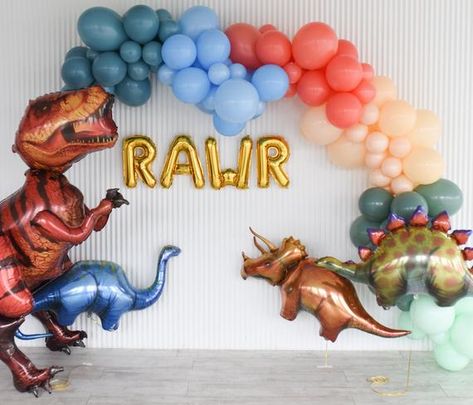 Balloon Decor Diy, Birthday Party Dinosaur Theme, Dinosaur Birthday Theme, Dinosaur Party Decorations, Party Dinosaur, Dinosaur Birthday Party Decorations, Be In The Moment, Dinosaur Balloons, Dinosaur Themed Birthday Party