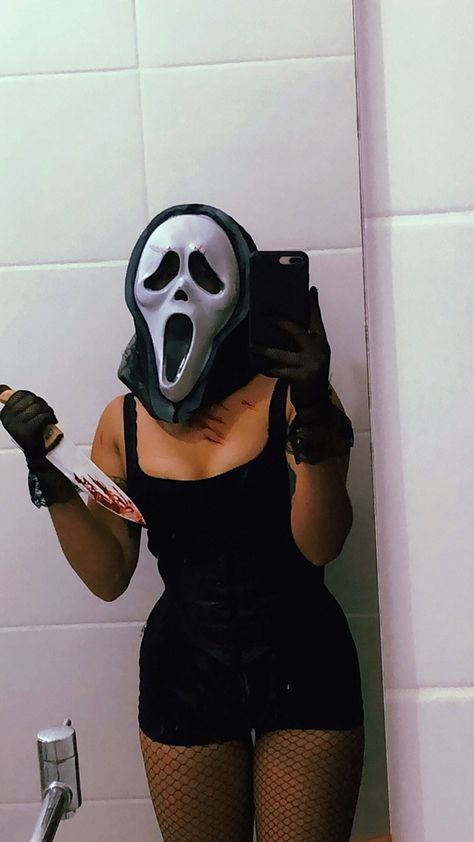 Baddie Ghostface Costume, Halloween Ghostface Costume, Cute Ghost Face Costume, Ghost Face Costume Women Diy, Cute Scream Costume, Women Ghost Face Costume, Scream Women Costume, Ghostface Makeup Look, Hot Ghostface Costume