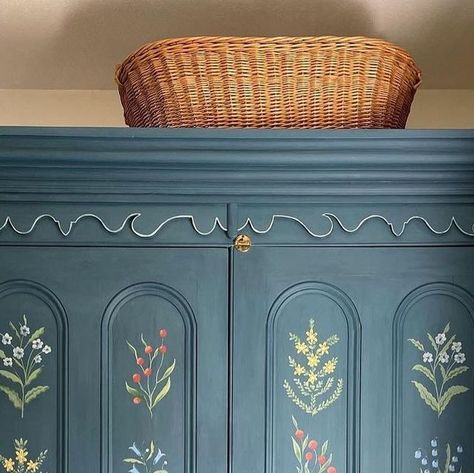 Sandra Dieckmann on Instagram: "Fantastic inspirational work by @gaboushk painting this beautiful eBay wardrobe using @anniesloanhome @chalkpaint 🤍 I’ve been collecting tons of images of folk style painted pieces, especially Scandinavian,  and can’t wait to try my hand at painting @ronja.reads nursery furniture." Vintage Hand Painted Furniture, Jenny Agutter, Sandra Dieckmann, Aubusson Blue, Hand Painted Dressers, Painted Wardrobe, Whimsical Home, Folk Style, Hand Painted Decor